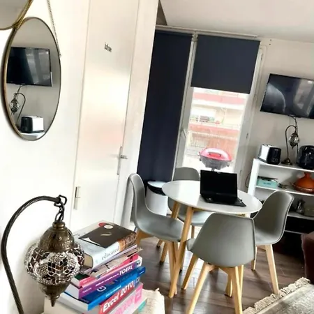 Jolie Studio A Apartment *