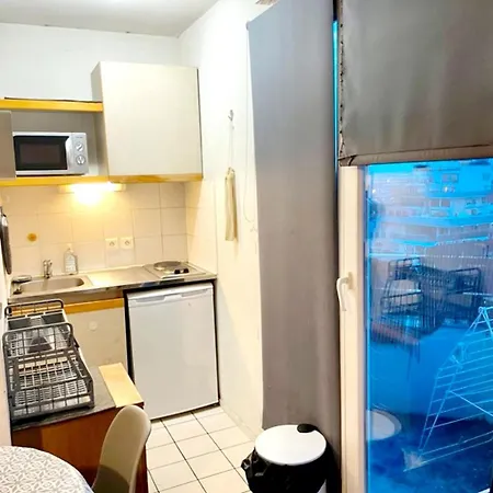 Jolie Studio A Apartment *