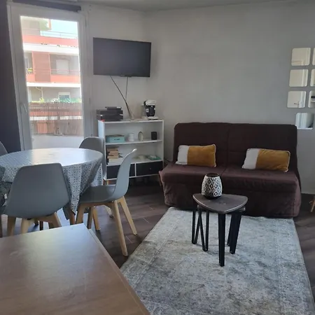 Jolie Studio A Apartment *